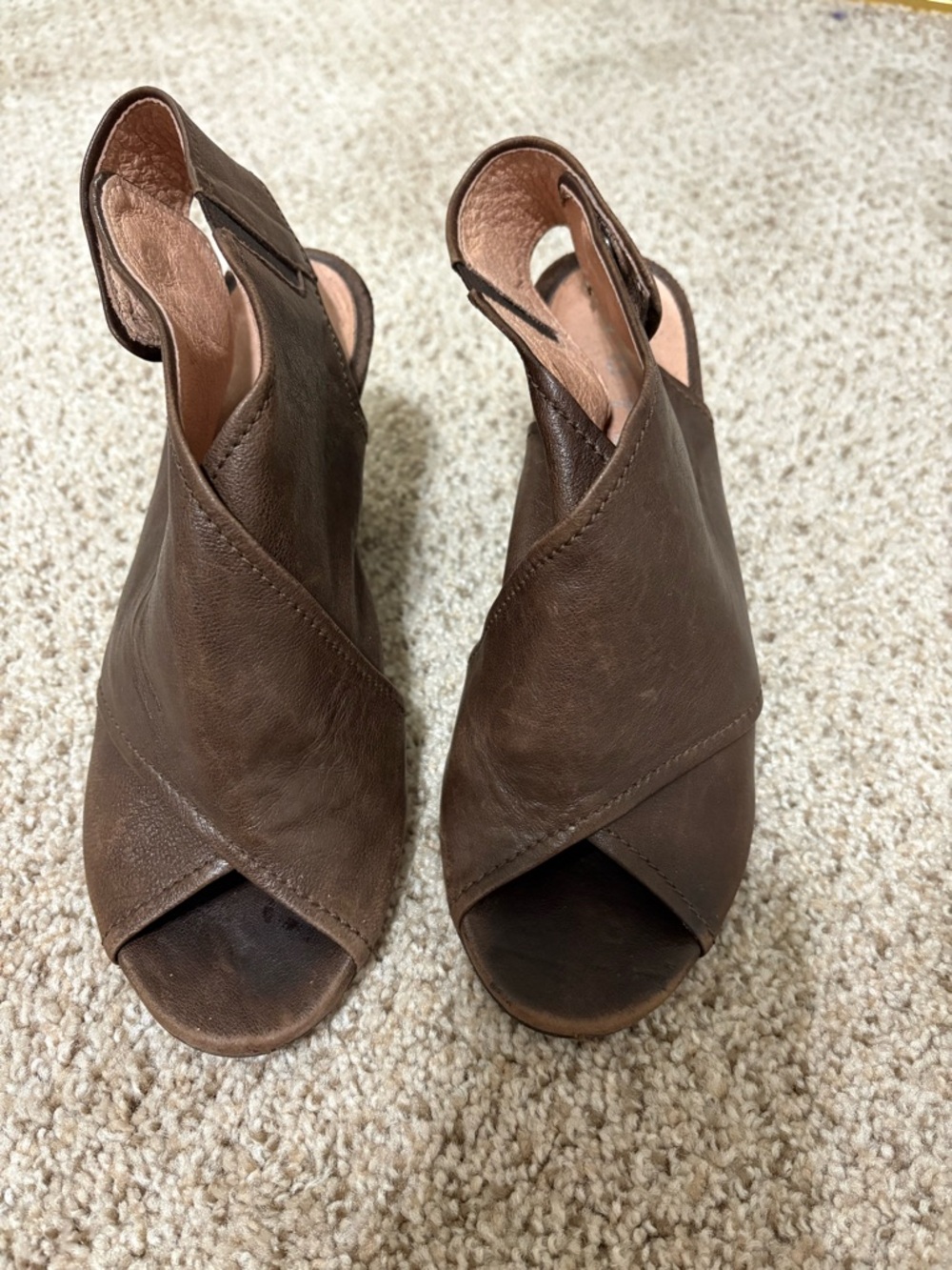 Women's Brown Leather Peep-Toe Slingback Heels